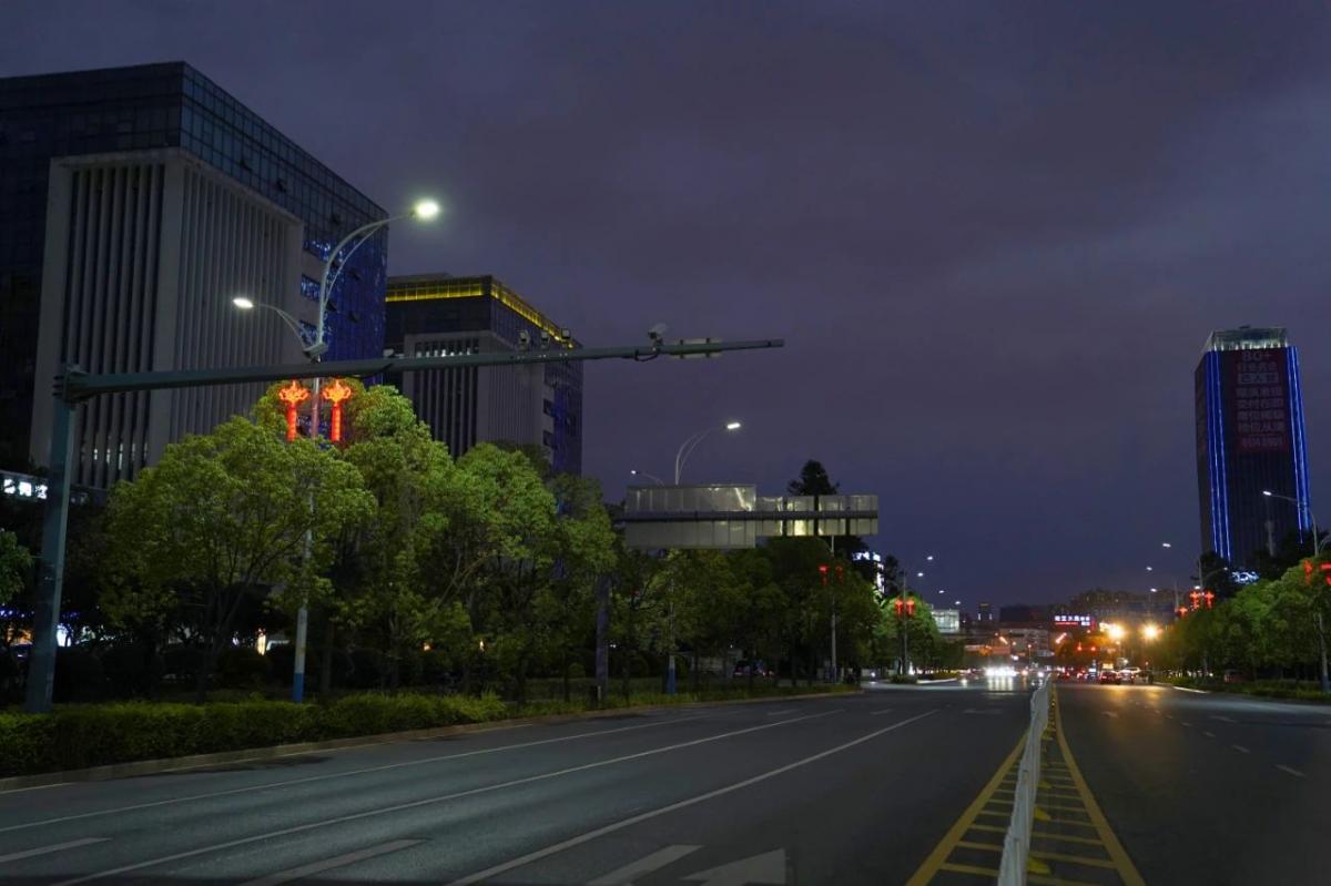 昆明度假區(qū)全力消除夜間照明盲區(qū)以照亮市民回家路---豐朗光電